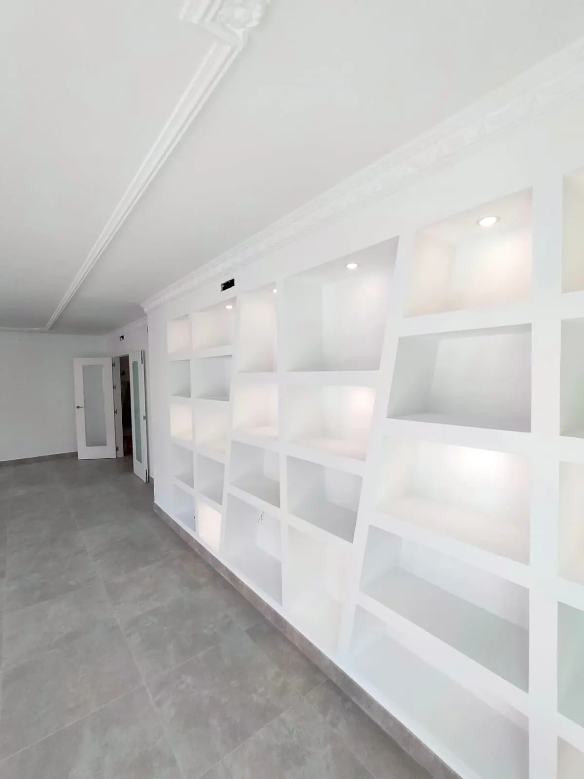 Interior de vivienda pintada